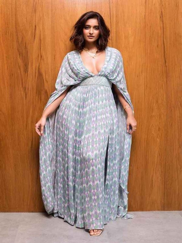 ILEANA DCRUZ IN BOLD LONG DRESS LOOK_11zon