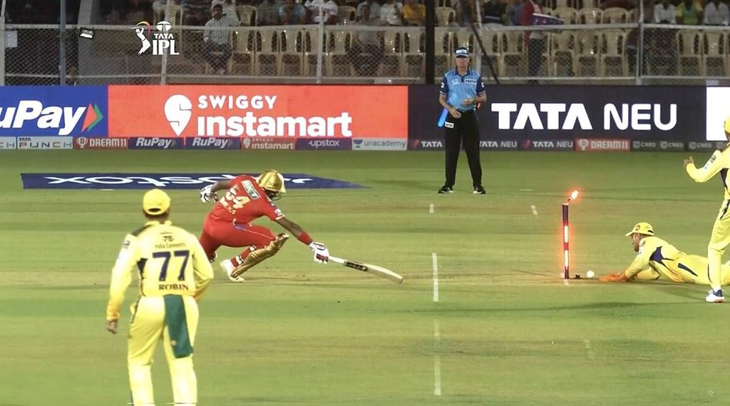 IPL 2022 CSK vs PBKS MS Dhoni SuperMan Catch Watch Video Mahendra Singh Dhoni Live Score