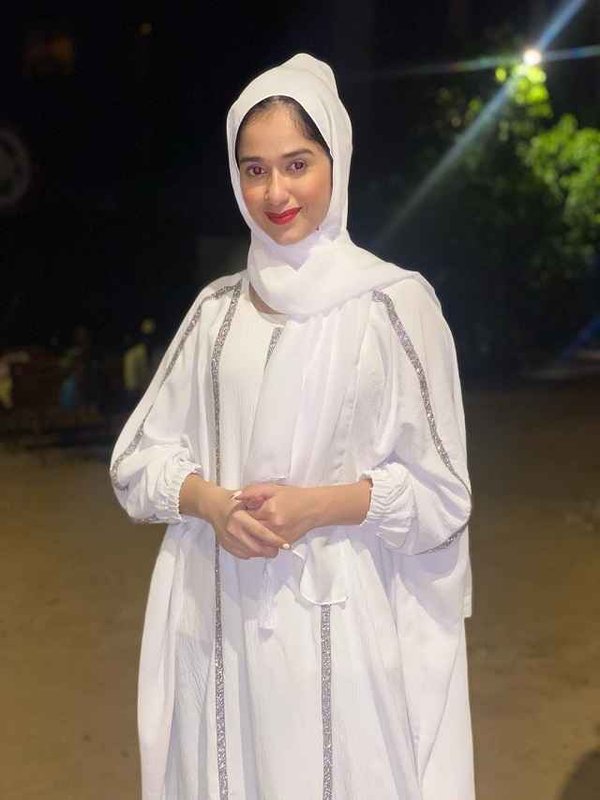 JANNAT ZUBAIR IN HIZAB LOOK - VVIRAL_11zon