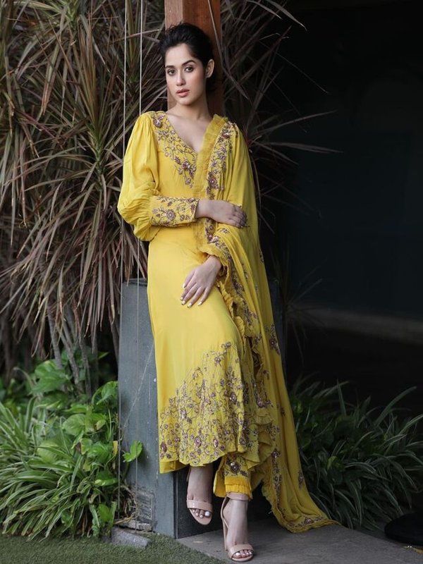JANNAT ZUBAIR IN SIMPLE YELLOW SUIT