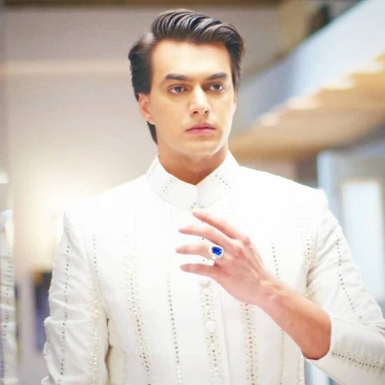 Mohsin Khan and Shivangi Joshi: मोहसिन खान और शिवांगी जोशी, दोनों एक्टर्स को टेलीविजन के हिट शो ये रिश्ता क्या कहलाता है (Yeh Rishta Kya Kehlata Hai) से शोहरत मिली। हालांकि दोनों अब इस शो से अलग हो चुके हैं। शो में कार्तिक और नायरा का रोल प्ले करने वाले शिवांगी और मोहसिन रियल लाइफ में भी बहुत अच्छे दोस्त हैं। 