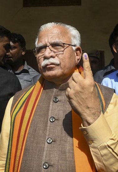 अगला नाम हरियाणा के सीएम मनोहर लाल खट्टर का है। खट्टर देश के 43वें सबसे ताकतवर व्यक्ति हैं। हरियाणा सीएम भी अविवाहित हैं।