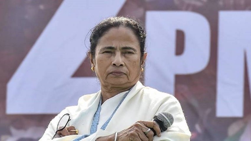 इस सूची में ममता बनर्जी का नाम 11वें स्थान पर है। ममता भी अविवाहित हैं।