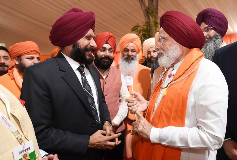 पीएम ने अपने संबोधन में यह भी कहा कि अर्थव्यवस्था में सिख समाज की बड़ी भागीदारी है। विदेश में रहते हुए भारत की तरक्की में आपकी बड़ी भूमिका है।