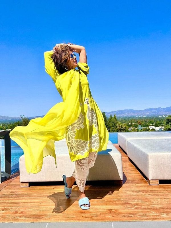 PRIYANKA CHOPRA IN DESI SUIT STY