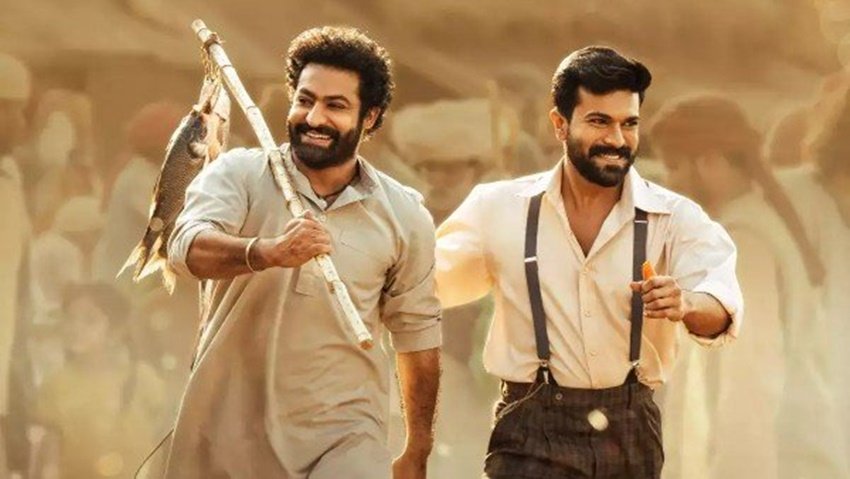 एस एस राजामौली (SS Rajamouli) की फिल्म RRR कमाई के मामले में तहलका मचा रही है। इस फिल्म ने रिलीज के हफ्ते भर में कई रिकॉर्ड तोड़े (RRR Box Office Collection) और नए कीर्तिमान बनाए हैं। फिल्म अभी सिर्फ सिनेमाघरों में रिलीज हुई है। अब इसे ओटीटी (RRR On OTT) पर रिलीज करने का भी ऐलान हो चुका है। फिल्म तेलुगू, तमिल, कन्नड़ और मलयालम भाषा में जी 5 (Zee 5) पर रिलीज होगी। वहीं इस पिल्म का हिंदी वर्जन नेटफ्लिक्स (Netflix) पर रिलीज होगी। फिल्म जून के आखिरी सप्ताह तक ओटीटी (OTT) पर आ जाएगी।