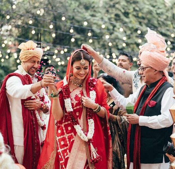 दिया मिर्जा ने भी अपनी शादी में साड़ी ही पहनी थी।