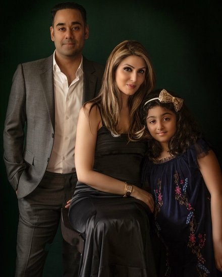 बता दें कि रिद्धिमा की शादी दिल्ली के बिजनेसमैन भरत साहनी संग हुई है। इस कपल की प्यारी से एक बेटी है। 