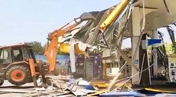 अखिलेश यादव के MLA के पेट्रोल पंप पर चला बुलडोजर तो केशव देव मौर्य ने योगी आदित्यनाथ पर कसा तंज, कहा- इनकी टाइमिंग बहुत सही है