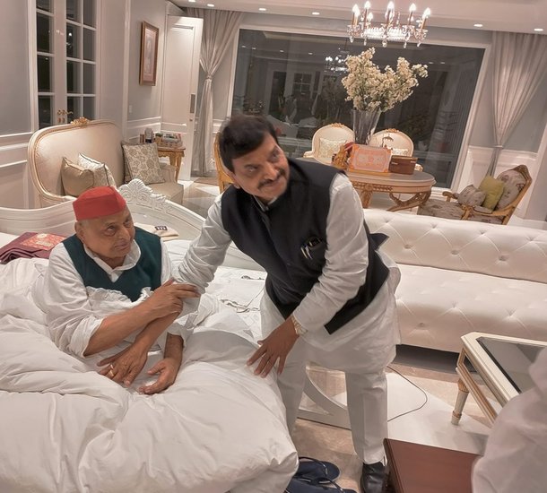 सरला यादव ने पति शिवपाल यादव से भी करीब 16 लाख रुपये कर्ज लिये हैं। (Photo: Shivpal Yadav Twitter)
