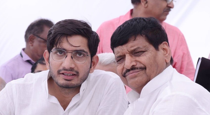 आदित्य यादव बीटेक करने के बाद से अपने पिता के साथ राजनीति में जुड़े हुए हैं। (यह भी पढ़ें- शिवपाल से दोगुना अमीर हैं उनकी पत्नी, करोड़ों की मालकिन सरला यादव ने बेटे-बेटी से लिया है लाखों का कर्ज)
