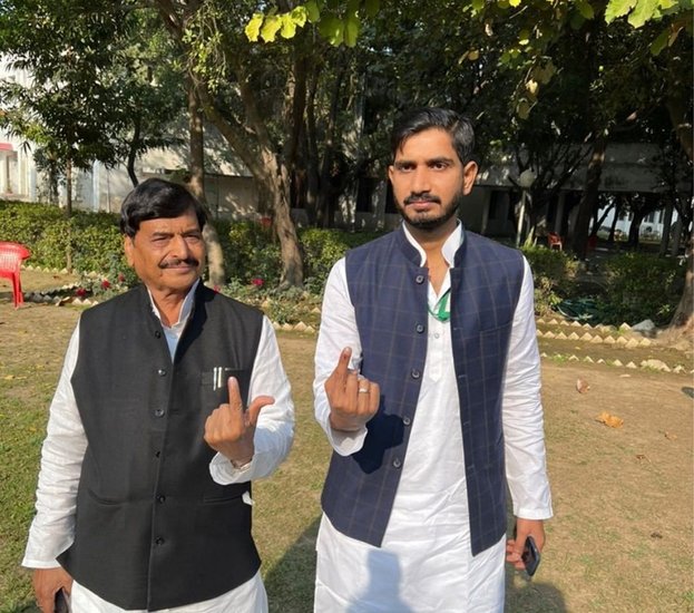आदित्य यादव मुलायम सिंह के भतीजे और शिवपाल यादव के बेटे हैं। आदित्य को इंस्टाग्राम पर 31.4 हजार लोग फॉलो करते हैं।