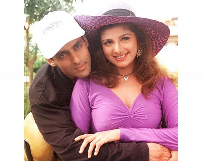 रंभा साउथ की सुपरस्टार एक्ट्रेस थीं। रंभा ने सलमान खान के साथ जुड़वा फिल्म से बॉलीवुड डेब्यू किया था। पहली फिल्म सुपरहिट होने के बाद रंभा का बॉलीवुड करियर प्लॉप ही रहा।