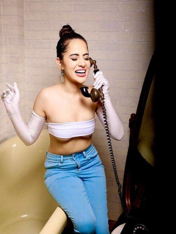 URFI JAVED IN BRALESS LOOK - KAP