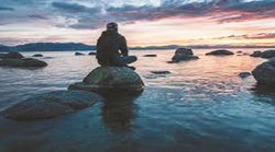 संग रहे निस्संग हुए