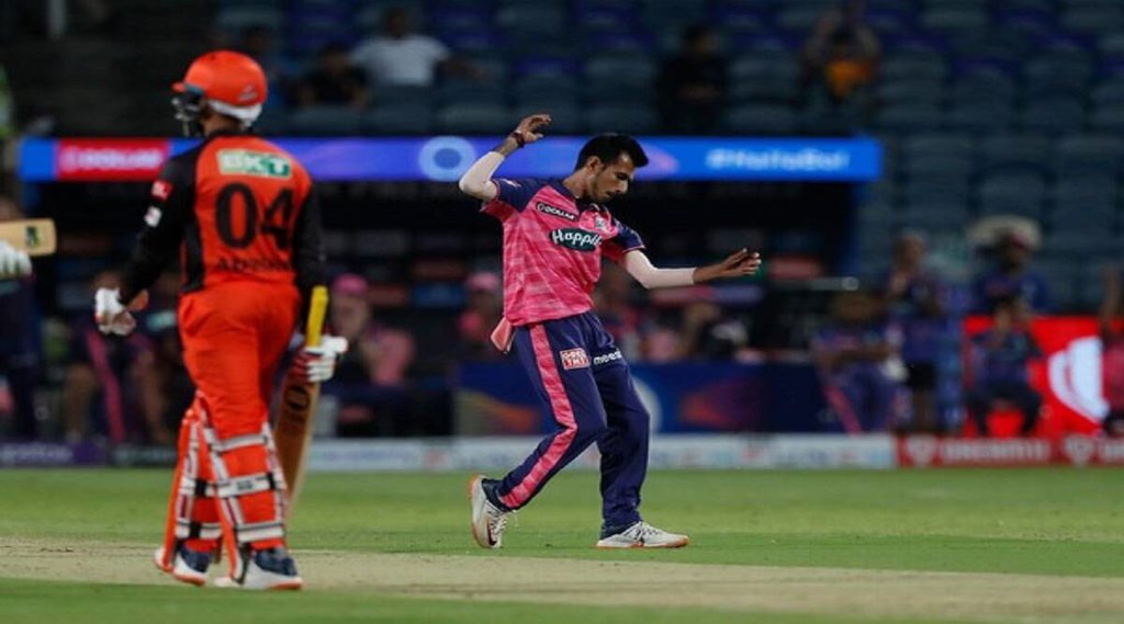 सनराइजर्स हैदराबाद के खिलाफ विकेट लेने के बाद जश्न मनाते युजवेंद्र चहल (फोटो: आईपीएल ट्विटर)