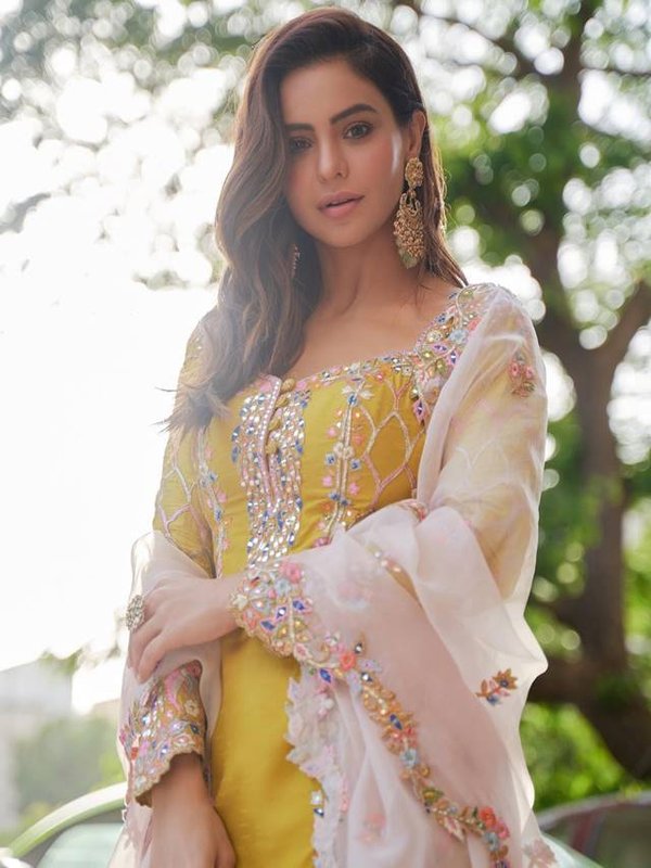 aamna yellow sharara look