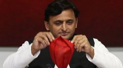 सूप तो सूप, चलनी भी बोले जिसमें बहत्तर छेद- अखिलेश यादव ने भाजपा मंत्री का वीडियो शेयर कर भ्रष्टाचार पर कसा तंज तो लोग करने लगे ऐसे कमेंट