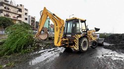 MP Panchayat Election 2022: अपने घर को दान न करें- वोटिंग के बीच चंबल में बुलडोजर तैनात, उपद्रवियों पर नजर