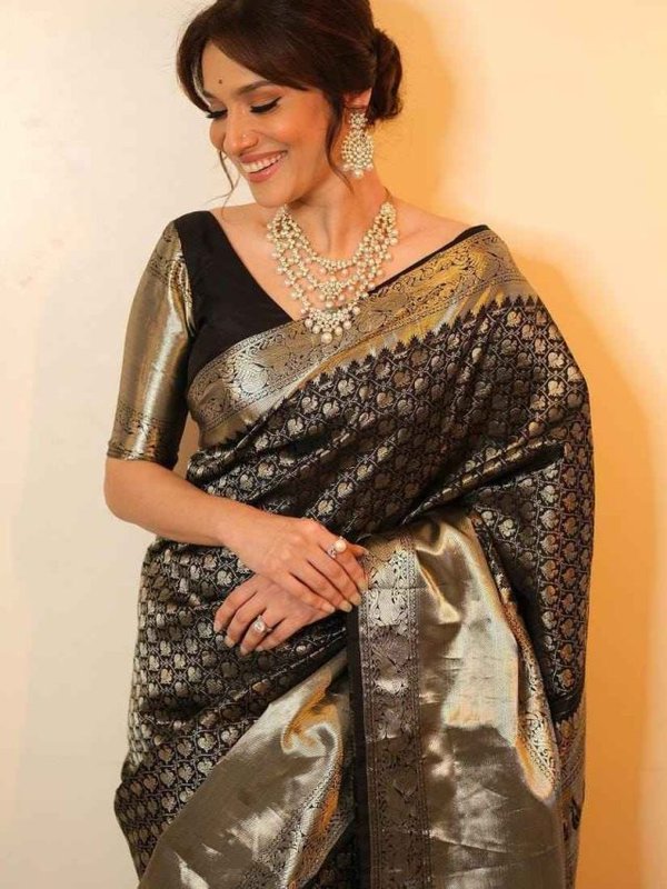 cropped-ANKITA-LOKHANDE-IN-BLACK-BENARSI-SAREE-ZARI-LOOK_11zon.jpeg