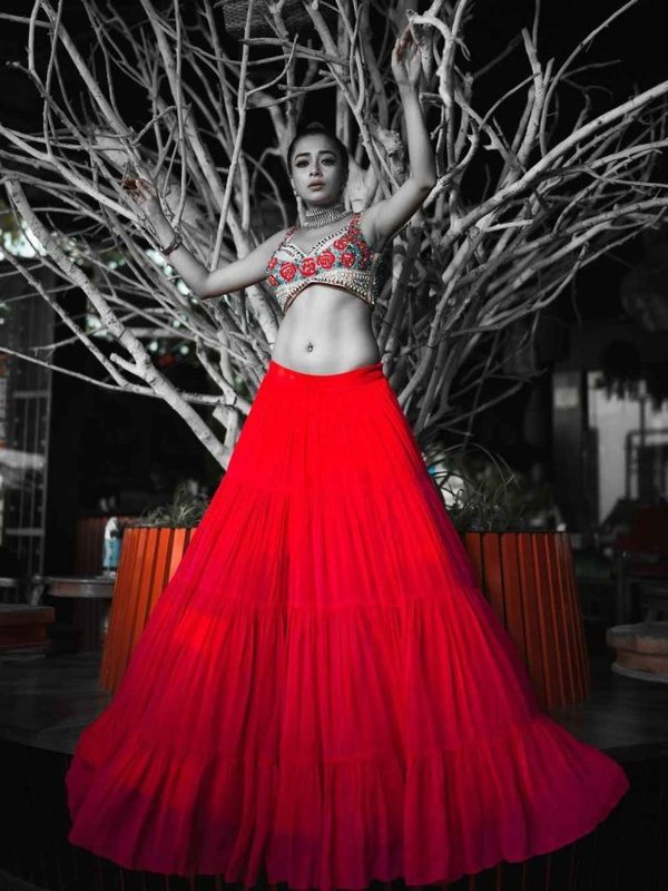 cropped-TINA-DATTA-IN-LONG-RED-SKIRT-GLAMOROUS-LOOK_11zon.jpeg