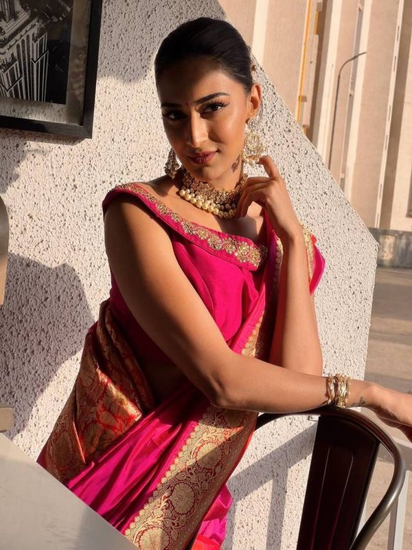 erica fernandes stylish look