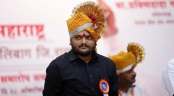 हार्दिक पटेल ने कांग्रेस से दिया इस्तीफा, यूजर्स बोले – राहुल गांधी के नेतृत्व में एक विकेट और गया