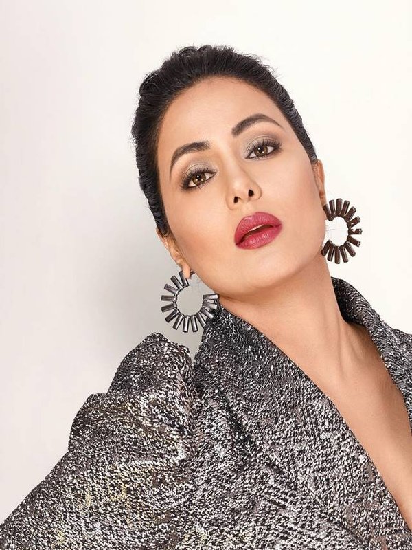 hina stunning look