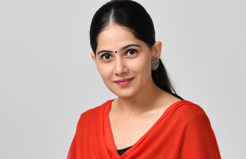Jaya Kishori Motivational Quotes: लोकप्रिय कथावाचक जया किशोरी एक उम्दा मोटिवेशनल स्पीकर भी हैं। वह सोशल मीडिया के जरिए भी लोगों को प्रेरित करने का काम करती हैं। सोशल मीडिया में जया किशोरी के कई मोटिवेशनल कोट्स वायरल हैं। आइए डालते हैं कुछ पर एक नजर: 
