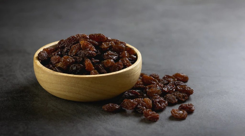 Women Health, pregnancy cure, Raisins benefits during pregnancy