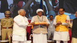 सेवाधाम आश्रम के सुधीर भाई गोयल बने चैंपियंस ऑफ चेंज, सीएम समेत 26 विशिष्ट हस्तियों के साथ मध्य प्रदेश के राज्यपाल ने किया सम्मानित