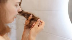 Hair Care: कम उम्र में बाल हो रहे सफेद तो इस तेल से करें मसाज, जानिये तरीका