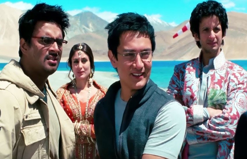 कंगना रनौत (Kangana Ranaut), आमिर खान (Amir Khan), शाहरुख खान (Shahrukh Khan), फरहान अख्तर (Farhan Akhtar) व अन्य स्टार्स कई सुपरहिट फिल्मों में काम कर चुके हैं लेकिन इनके करियर में एक या दो सुपरहिट फिल्मों की कमी हो सकती थी अगर दूसरे स्टार्स उन फिल्मों को मना न करते तो। दरअसल कई फिल्में ऐसी हैं जिन्हें दूसरे स्टार्स ने मना किया और वह इन स्टार्स की झोली में आ गई। यह फिल्में सुपरहिट भी साबित हुईंं। आमिर खान की सुपरहिट फिल्म '3 इडियट्स' ही ले लीजिए। अगर शाहरुख खान इस रोल के लिए मना नहीं करते तो शायद आमिर के हिस्से यह फिल्म नहीं आती।