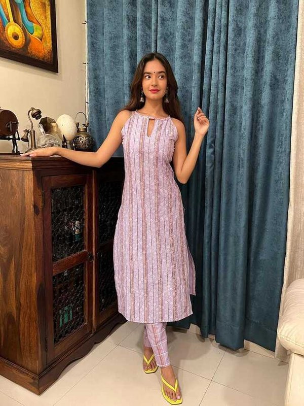 ANUSHKA SEN IN SIMPLE LOOK - TAKE INSPIRATION