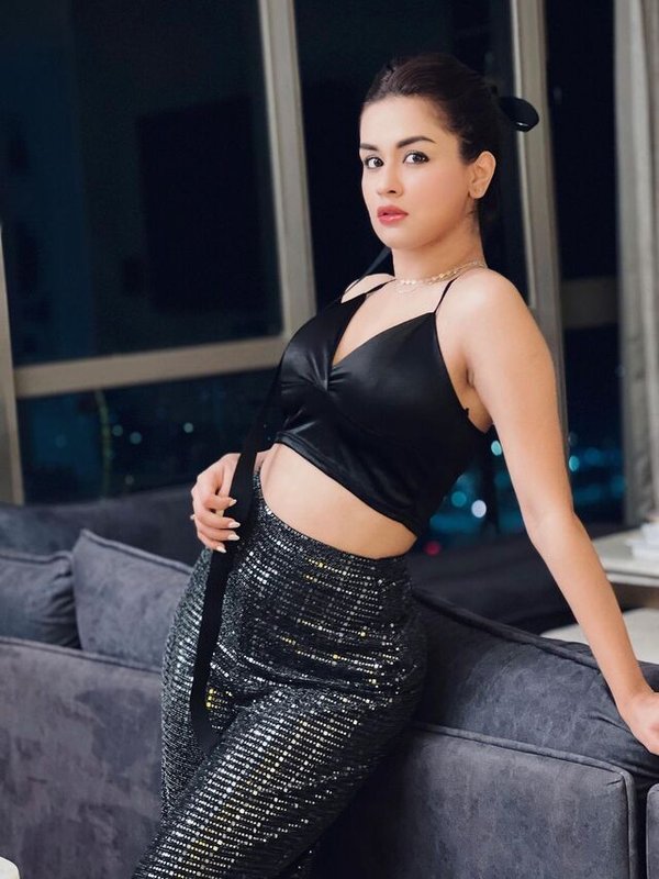 AVNEET KAUR IN BLACK BRALET LOOK