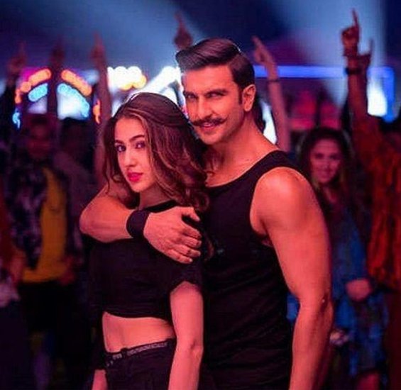 फिल्म सिंबा के गाने आंख मारे को भी 116 करोड़ बार देख लिया गया है। इसमें सारा अली खान और रणवीर सिंह हैं।