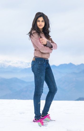 अब 'आश्रम' के तीसरे पार्ट में उनका किरदार काफी महत्वपूर्ण होगा क्योंकि वह बाबा निराला का राज खोलती नजर आएंगी। (All Photos: Aditi Sudhir Pohankar Instagram)