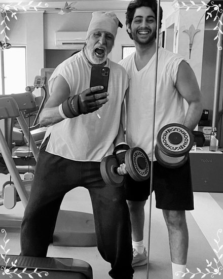 फिल्म दा आर्चीज से ही मेगास्टार अमिताभ बच्चन के नाती अगस्त्य नंदा भी बॉलीवुड में डेब्यू करने के लिए तैयार हैं। फिल्म की शूटिंग शुरू हो गई है।&nbsp; (Photo: Amitabh Bacchan Instagram)&nbsp;