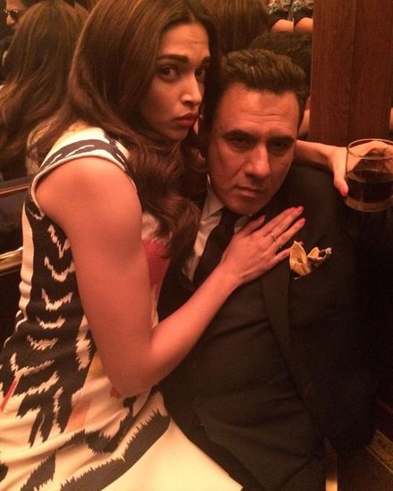 बोमन इरानी और दीपिका पादुकोण।