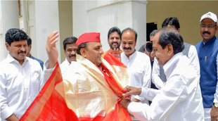 Akhilesh yadav and KCR