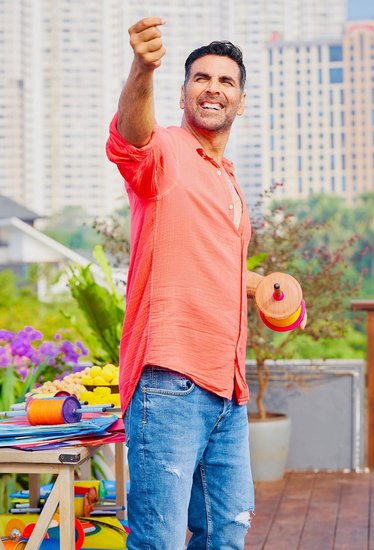 अक्षय कुमार आज भले ही बॉलीवुड में एक से बढ़कर एक हिट फिल्में दे रहे हों लेकिन उनके करियर की पहली फिल्म 'सौगंध' फ्लॉप रही थी जो 1991 में आई थी।