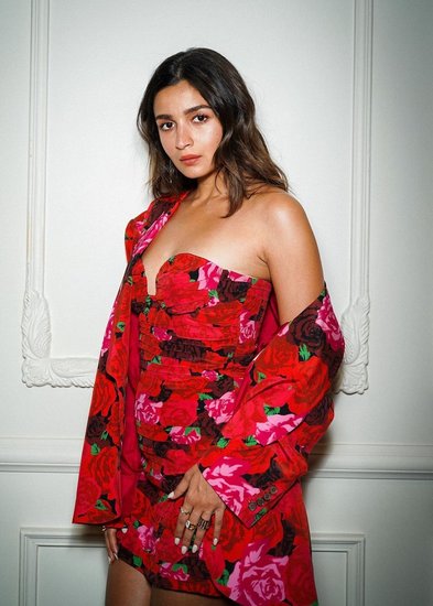 अक्षय के बाद नंबर आता है आलिया भट्ट का। इनकी ब्रांड वैल्यू 528 करोड़ के करीब है। 