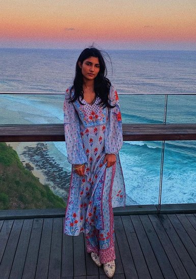 अलिजेह घूमने-फिरने की काफी शौकीन हैं और कुछ-कुछ समय बाद वेकेशन एंजॉय करने के लिए अलग-अलग जगह जाती रहती हैं।   