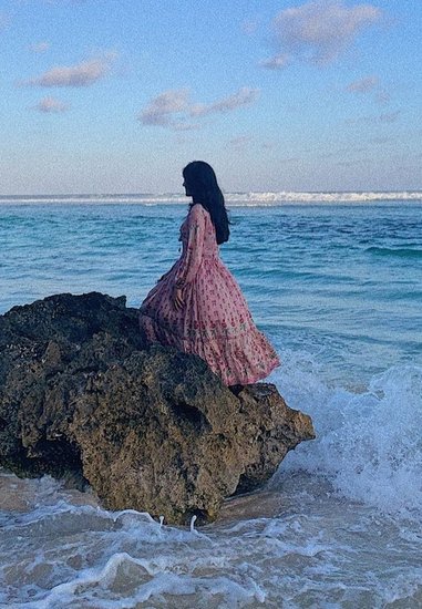 अलिजेह ने भले ही अभी तक फिल्मों में एंटी नहीं की है लेकिन वह अक्सर लाइमलाइट में रहती हैं।