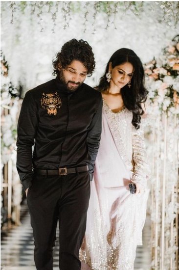 दोनों की मुलाकात अमेरिका में हुई थी जहां&nbsp;अल्लू अर्जुन एक दोस्त की शादी में पहुंचे थे। वहीं स्नेहा रेड्डी भी मौजूद थीं।