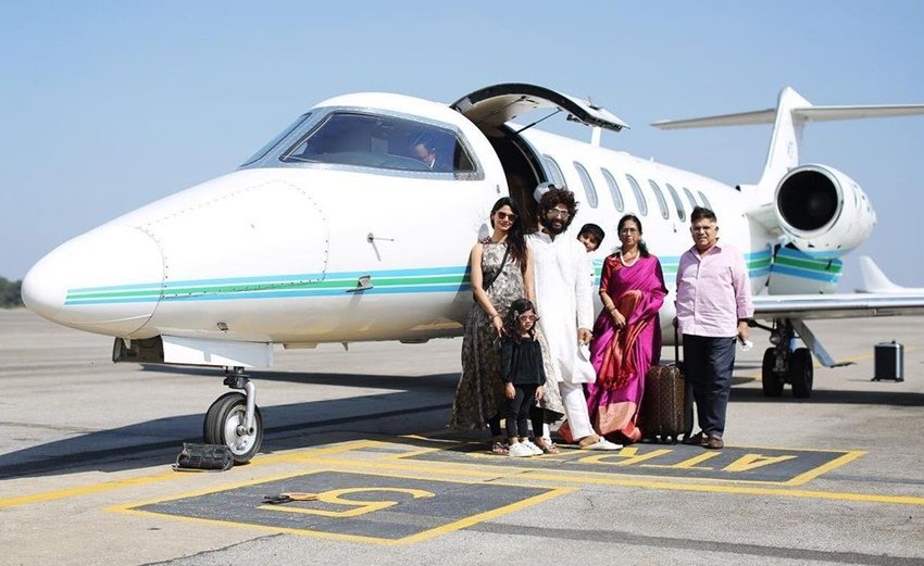 एक दिन अल्लू अर्जुन के पिता को इसके बारे में पता लग गया और उन्होंने इस शादी से इंकार कर दिया। शुरुआत में दोनों के ही परिवार इस रिश्ते के खिलाफ थे।