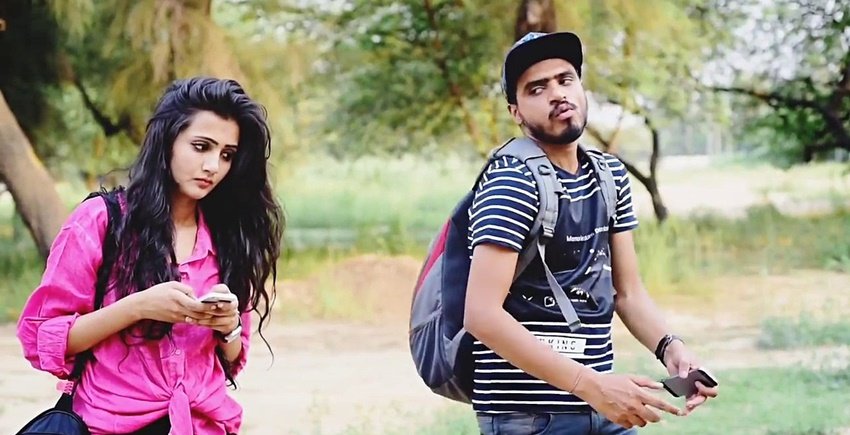 आजकल कंटेट क्रिएटर्स या यूं कहें कि यूट्यूबर्स काफी अच्छा नाम और पैसा कमा रहे हैं लेकिन यह सब उनके सब्सक्राइबर और व्यूज पर निर्भर करता है। आशीष चंचलानी (Ashish Chanchlani) , भुवन बाम (Bhuvan Bam), अमित भड़ाना (Amit Bhadana) कुछ ऐसे नाम हैं जो बेहद प्रसिद्ध यूट्यूबर हैं और इनके लाखों-करोड़ों सब्सक्राइबर्स हैं। आईये जानते हैं कि सब्सक्राइबर के मामले में कौन हैं आगे- &nbsp;(Photo: Social Media Instagram)