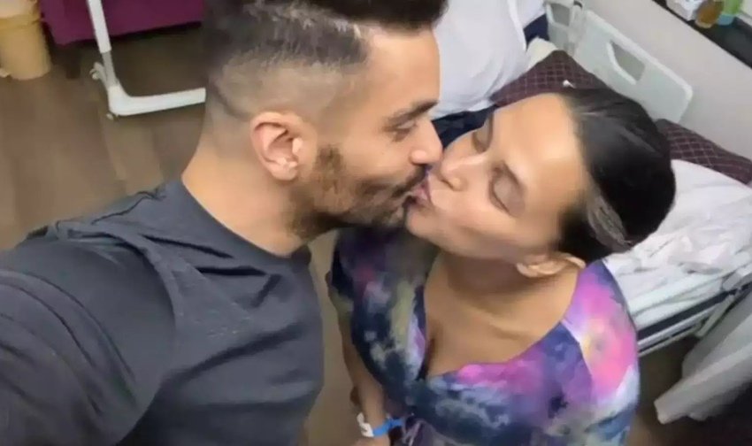 अंगद बेदी और नेहा धुपिया की भी इस तरह की तस्वीरें सामने आ चुकी हैं।