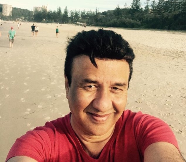 अनु मलिक पर कई गानों के म्यूजिक चोरी करने का आरोप लग चुका है।