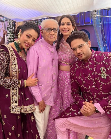 मेकर्स ने इस शो का नाम अनुपमा रखने से पहले 'अनुपमा की कहानी', 'अन्नू की कहानी', 'रिश्तों की दास्तां' जैसे नामों पर विचार किया था। 